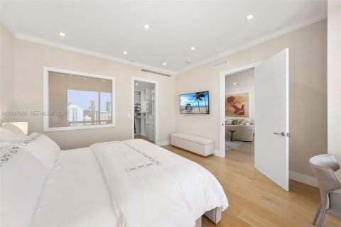 Condo in Miami, Florida, 1 bedroom  № 2420752 - photo 16