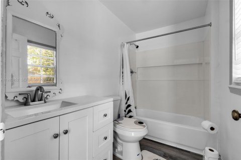 House in Winter Haven, Florida 4 bedrooms № 2043984 - photo 19