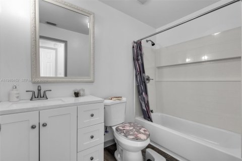 House in Winter Haven, Florida 4 bedrooms № 2043984 - photo 16