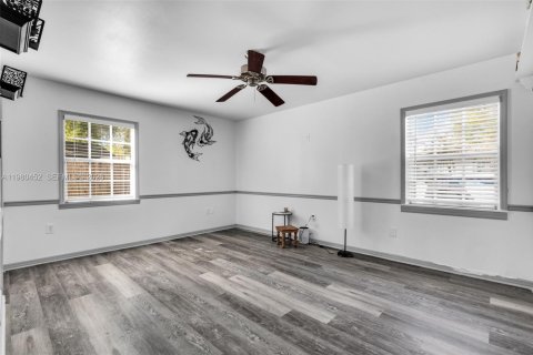 House in Winter Haven, Florida 4 bedrooms № 2043984 - photo 17