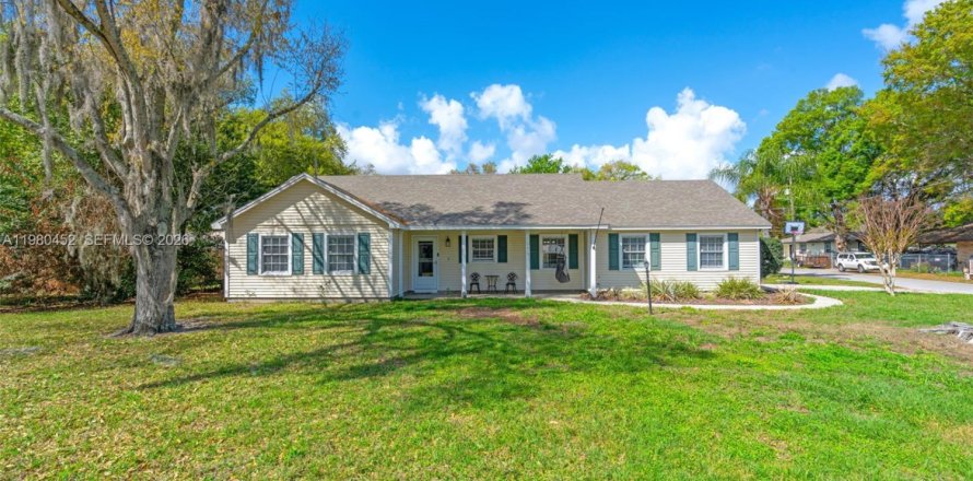 House in Winter Haven, Florida 4 bedrooms № 2043984
