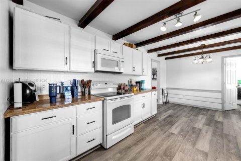 House in Winter Haven, Florida 4 bedrooms № 2043984 - photo 13