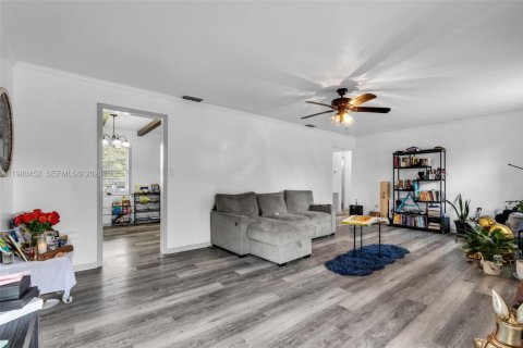 House in Winter Haven, Florida 4 bedrooms № 2043984 - photo 9