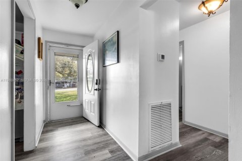 House in Winter Haven, Florida 4 bedrooms № 2043984 - photo 6