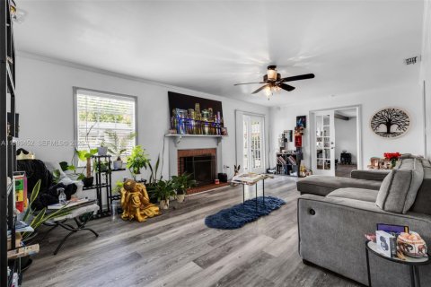 House in Winter Haven, Florida 4 bedrooms № 2043984 - photo 4