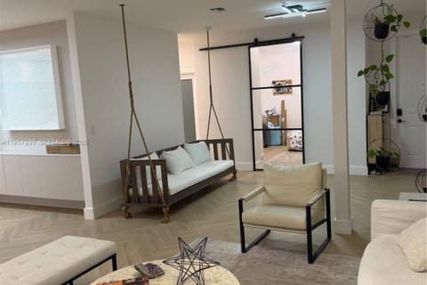 Townhouse in Doral, Florida 5 bedrooms, 218.78 sq.m. № 2041746 - photo 6