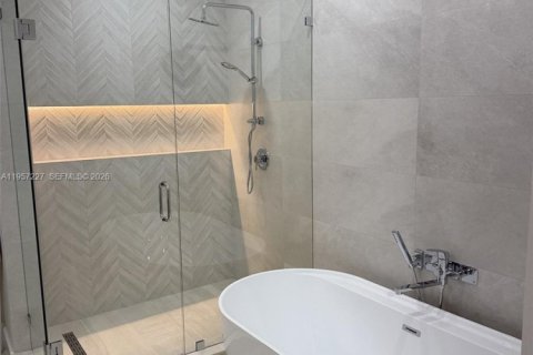 Townhouse in Doral, Florida 5 bedrooms, 218.78 sq.m. № 2041746 - photo 10