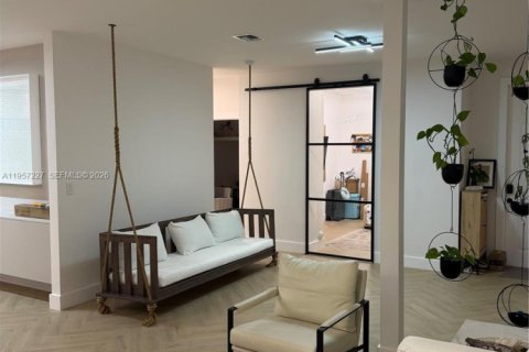 Townhouse in Doral, Florida 5 bedrooms, 218.78 sq.m. № 2041746 - photo 7