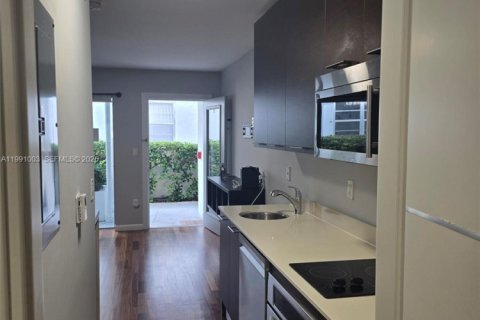 Condo in Miami Beach, Florida, 1 bedroom  № 2066858 - photo 15