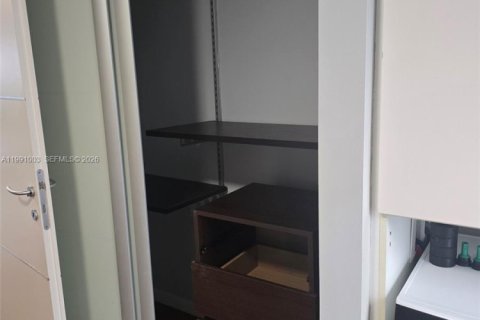 Condo in Miami Beach, Florida, 1 bedroom  № 2066858 - photo 13