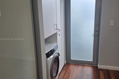 Condo in Miami Beach, Florida, 1 bedroom  № 2066858 - photo 7