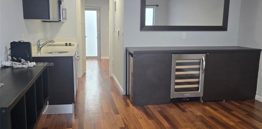 Condo in Miami Beach, Florida, 1 bedroom  № 2066858