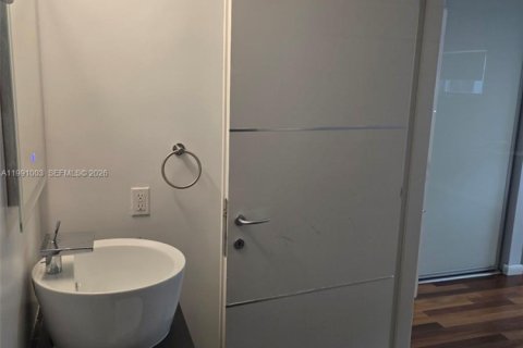 Condo in Miami Beach, Florida, 1 bedroom  № 2066858 - photo 10