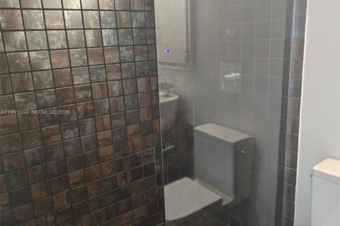 Condo in Miami Beach, Florida, 1 bedroom  № 2066858 - photo 8