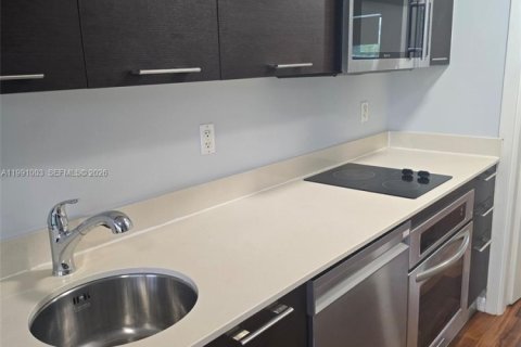 Condo in Miami Beach, Florida, 1 bedroom  № 2066858 - photo 5
