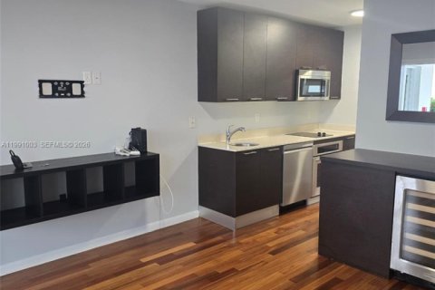 Condo in Miami Beach, Florida, 1 bedroom  № 2066858 - photo 4