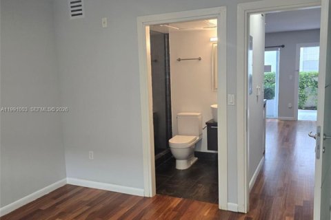 Condo in Miami Beach, Florida, 1 bedroom  № 2066858 - photo 11