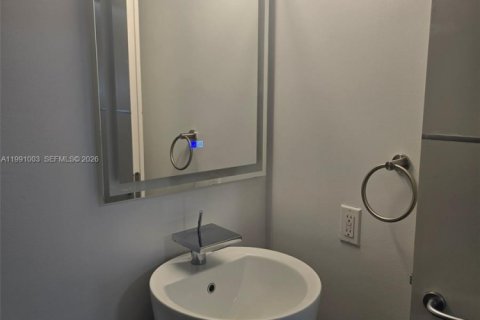Condo in Miami Beach, Florida, 1 bedroom  № 2066858 - photo 9
