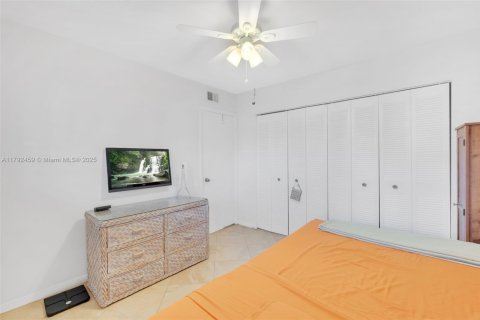Condo in Margate, Florida, 2 bedrooms  № 1712198 - photo 17