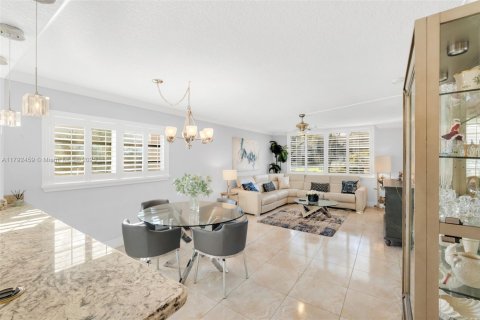 Condo in Margate, Florida, 2 bedrooms  № 1712198 - photo 10