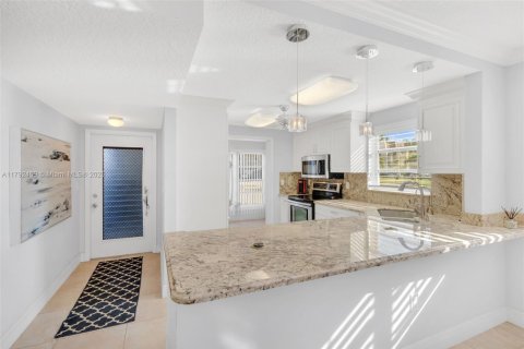 Condo in Margate, Florida, 2 bedrooms  № 1712198 - photo 2