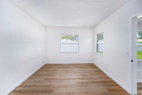 House in Saint Petersburg, Florida 3 bedrooms, 161.19 sq.m. № 1882868 - photo 17