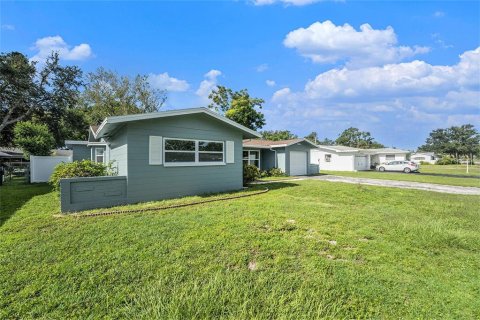 House in Saint Petersburg, Florida 3 bedrooms, 161.19 sq.m. № 1882868 - photo 2