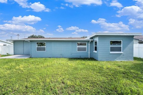 House in Saint Petersburg, Florida 3 bedrooms, 161.19 sq.m. № 1882868 - photo 30