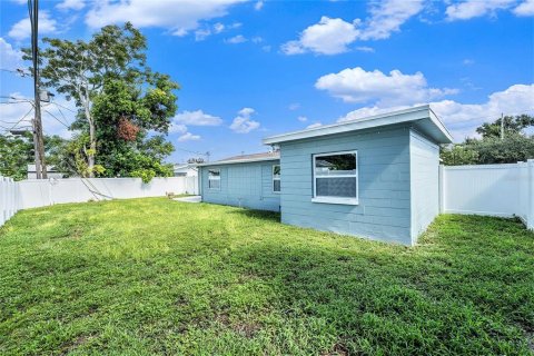 House in Saint Petersburg, Florida 3 bedrooms, 161.19 sq.m. № 1882868 - photo 25