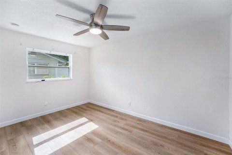 House in Saint Petersburg, Florida 3 bedrooms, 161.19 sq.m. № 1882868 - photo 15