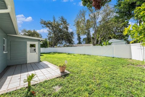 House in Saint Petersburg, Florida 3 bedrooms, 161.19 sq.m. № 1882868 - photo 24