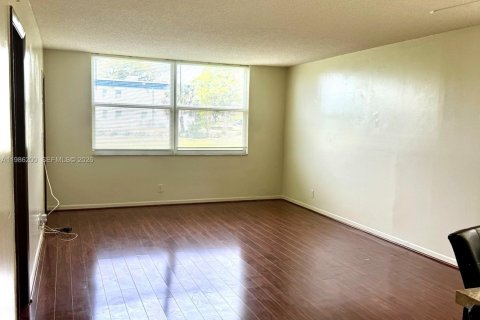 Condo à Margate, Floride, 2 chambres  № 2048149