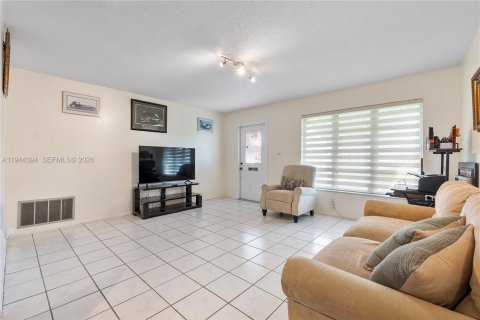 House in Tamarac, Florida 2 bedrooms, 93.09 sq.m. № 2002228 - photo 19