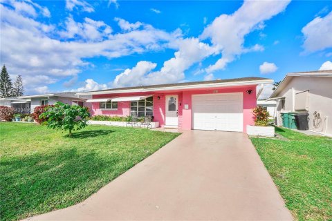 House in Tamarac, Florida 2 bedrooms, 93.09 sq.m. № 2002228 - photo 29