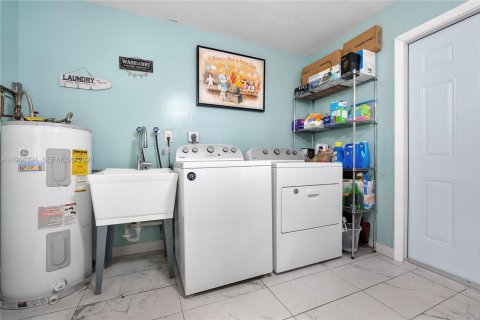 House in Tamarac, Florida 2 bedrooms, 93.09 sq.m. № 2002228 - photo 20