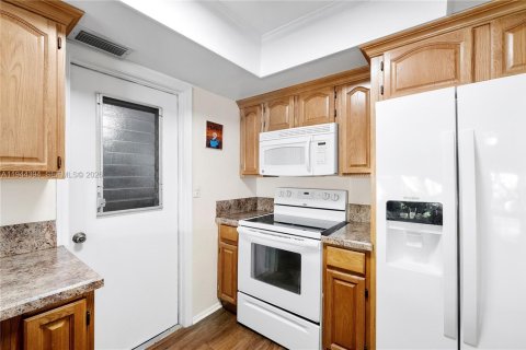 House in Tamarac, Florida 2 bedrooms, 93.09 sq.m. № 2002228 - photo 16