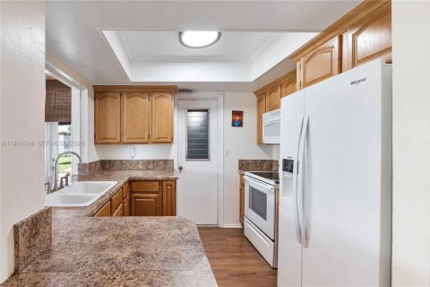 House in Tamarac, Florida 2 bedrooms, 93.09 sq.m. № 2002228 - photo 13