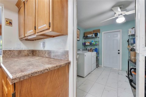 House in Tamarac, Florida 2 bedrooms, 93.09 sq.m. № 2002228 - photo 18