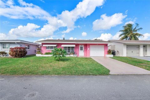 House in Tamarac, Florida 2 bedrooms, 93.09 sq.m. № 2002228 - photo 30