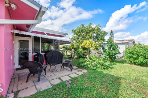 House in Tamarac, Florida 2 bedrooms, 93.09 sq.m. № 2002228 - photo 25