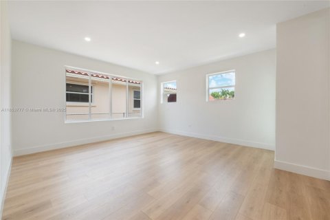 Villa ou maison à louer à Miami, Floride: 2 chambres, 106.56 m2 № 1872449 - photo 12