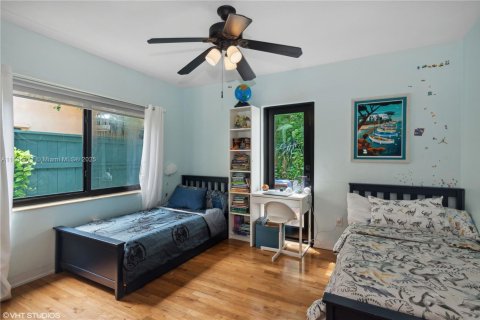 House in Miami, Florida 3 bedrooms, 166.85 sq.m. № 1431534 - photo 23