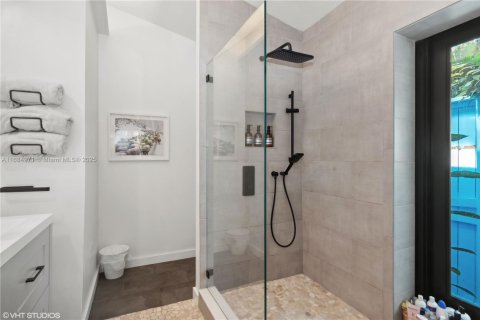 House in Miami, Florida 3 bedrooms, 166.85 sq.m. № 1431534 - photo 19