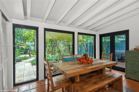 House in Miami, Florida 3 bedrooms, 166.85 sq.m. № 1431534 - photo 13