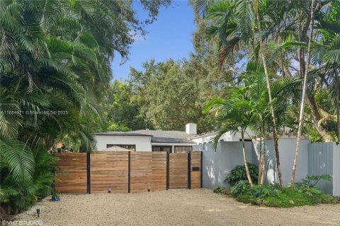 House in Miami, Florida 3 bedrooms, 166.85 sq.m. № 1431534 - photo 5