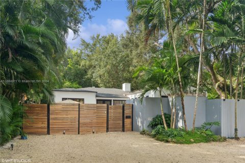 House in Miami, Florida 3 bedrooms, 166.85 sq.m. № 1431534 - photo 1