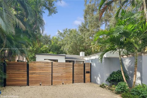 House in Miami, Florida 3 bedrooms, 166.85 sq.m. № 1431534 - photo 6