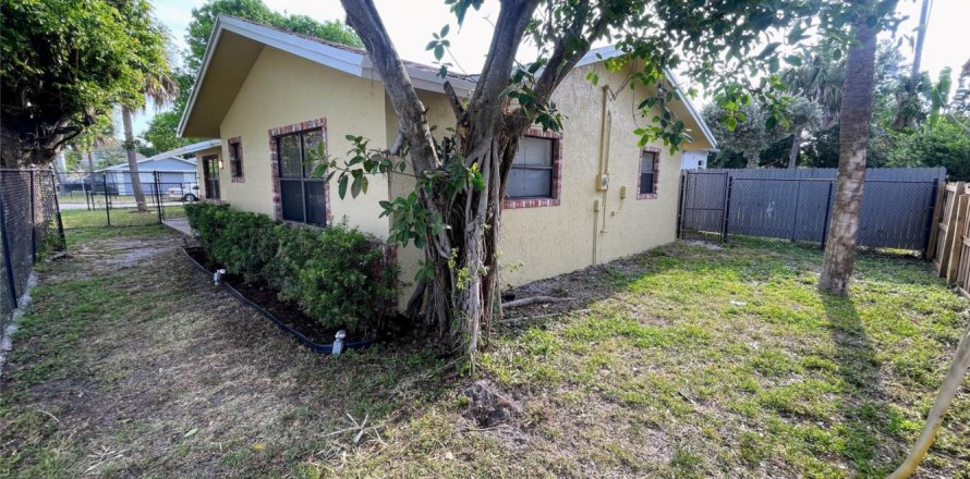 House in Fort Lauderdale, Florida 3 bedrooms, 119.29 sq.m. № 1177361