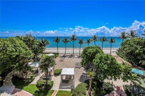Copropriété à vendre à Hollywood, Floride: 2 chambres, 112.23 m2 № 2042123 - photo 2