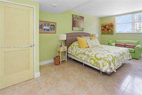 Copropriété à vendre à Hollywood, Floride: 2 chambres, 112.23 m2 № 2042123 - photo 14